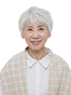 えがお美容室 エレガントに白髪を楽しむ!大人のエレガントショートヘア