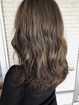 アルム(hair salon Alum) 『ミルキーベージュ×毛束感』外国人風☆ゆるウエーブスタイル♪