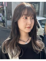 ビヨンドイー(beyond E)&nbsp;ホワイトグラデーションカラー/ロングヘア