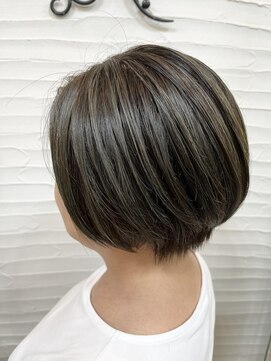 クール ヘアリズム 上田店(COOL Hair rhythm) カーキハイライトショートボブ