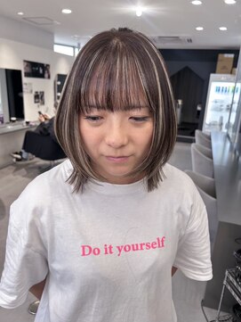 キング 心斎橋店(K!ng) ハイライトカラーミルクティーベージュレイヤーカット