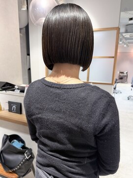 ラミエ バイ メルト 吉祥寺(lamie by melt) 久保田)切りっぱなし前下がりボブ透け感カラーぷつっとカット