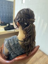 アトリエファゴ ハナミズキ店&nbsp;【Yuine】結婚式の参列に！ふんわりポニーテールアレンジ
