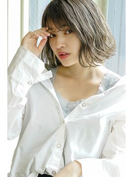 ネイヴィル(navile) 外ハネニュアンスボブ×シアーグレージュ