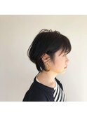 レイヤーショートマッシュボブ耳掛け小顔スモーキーアッシュ秋色