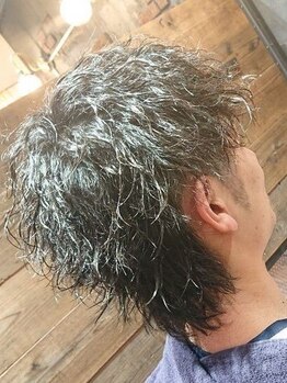 クロスヘアー(KROS HAIR)の写真/【市駅徒歩3分の穴場】話題のウルフツイストも可能。すべての世代に似合うパーマならここで。