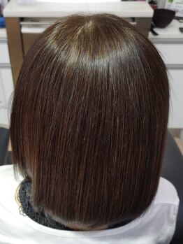 オグラ(OGURA)の写真/ストレスだったくせ毛を綺麗で扱いやすいストレートへ。髪の状態を見極め、最適な施術をご提案いたします。
