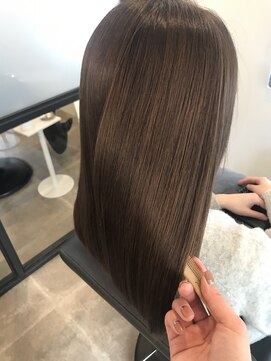 アールサロン アオヤマ(Rr SALON AOYAMA) プラチナミネコラ