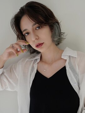 ログ オモテサンドウ(L.O.G OMOTESANDO) ハイトーンインナーカラーボブ