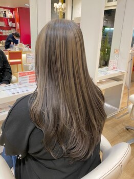 ステラ 嵯峨店(stella)の写真/明るい白髪染め/白髪ぼかしなどはお任せください♪