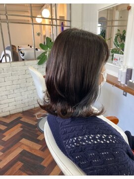 ヘアーアンドメイクアップモパ 外はね
