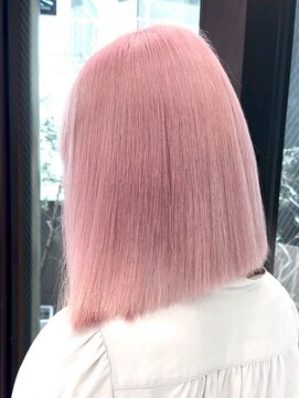 ベレーザシェルト(Beleza scelto) 13479ブリーチ＆ダブルカラー韓国レイヤーボブホワイトピンク