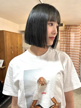 ナツ(Natu.) オリーブカラーの切りっぱなしボブ / 中森しゅう