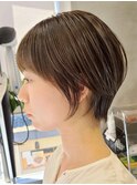横浜西口イルミナカラーレイヤーボブウルフショートヘアベージュ
