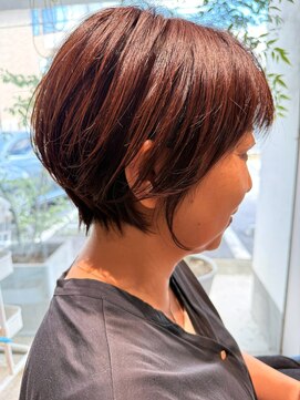 ナチュラル ヘアーデザイニング(Natural hair designing) 艶めく暖色ブラウン/軽やかくびれ大人ショート/レイヤーショート