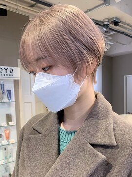 ベレーザ 渋谷(BELEZA) 389外国人風カラーセンター分けボブバニラベージュ刈り上げボブ