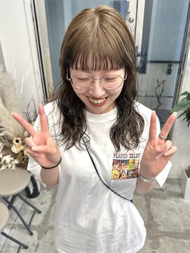 リブロ(LiBro) ペールベージュ大人ガーリーウェーブミディアム似合わせカット