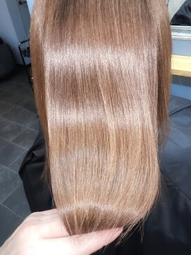 オンアンドオフ コウベ(ONandOFF KOBE) 髪質改善カラーで柔らかく艶めく髪に