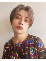 ヌビラ(Nubira)&nbsp;ブロンドベージュハンサムショート/ナチュラルカール/西千葉