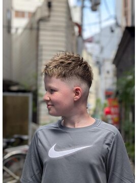 クフィア メンズヘアー カンポ 天王寺店(CUFFIA MEN'SHAIR CAMPO) ツーブロックマッシュフェードカットセンターパートサーフカール