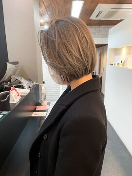 アン シュシュ(un chouchou) シャドールーツとエフォートレスボブ