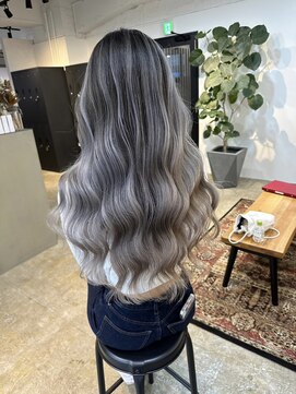 メリー オオサカ(Merly Osaka) 超ロングなのにサラサラ綺麗なバレイヤージュ_smoky ash_