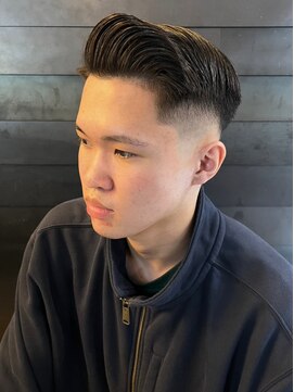 ディスイズバーバーセカンド(THIS IS BARBER 2nd) フェードカット　サイドパート　アップバング