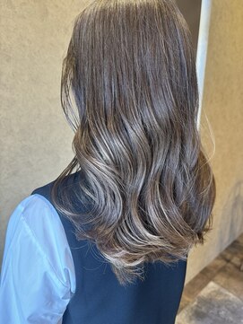 イロハ(iroh) ハイライトカラー/ロングヘア/プレックスカラー