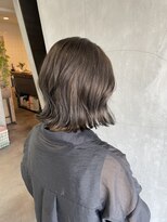 ティティ(TiTi)&nbsp;夏に涼しげ大人グレージュ[TiTi_栗林れい]