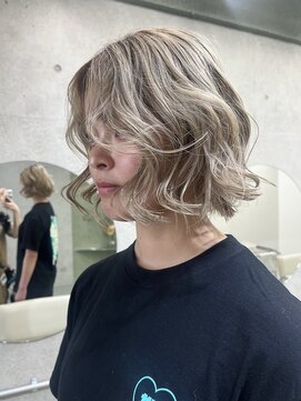 キャロルガーデンズ ボコカ 表参道(Carroll Gardens bococa) ブリーチカラー、ミルクティーベージュ、グレージュ