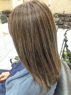 ヘアーデザインムーヴ(Hair design MOVE) 白髪ぼかしハイライト　ミディアム