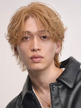 オーシャントーキョーオーバー 渋谷(OCEAN TOKYO OVER) ブリーチツーブロック波巻きスパイラルセンターパートウルフ