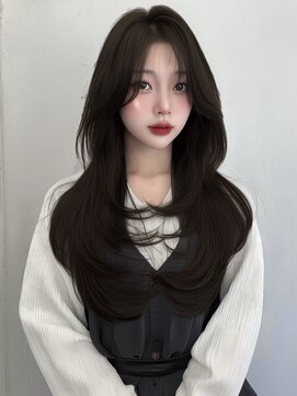 ユーフォリア 渋谷グランデ(Euphoria SHIBUYA GRANDE) 韓国ヘア レイヤーカット 暗髪 SAYAKA