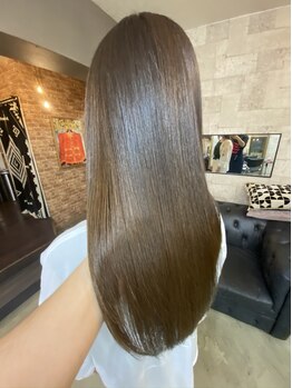 プラグ ヘアーデザイン 大名店(PLUG hair design)の写真/◆髪質そのものを整える、本物のストレート体験◆仕上がりは、まるで“もともと美しい髪”だったかのよう。