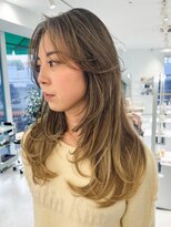 ノラ ウメダ(NORA UMEDA)&nbsp;レイヤーカットハッシュカットハイライトカラー