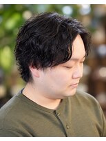 OWN Men's salon【オウン】 波巻きパーマ×センターパート