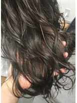 エムエヌエム(MNM.)&nbsp;ロング×グレージュカラー