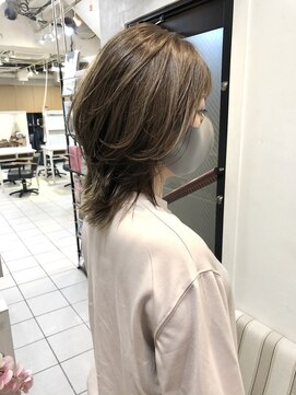 ペネロープ(Penelope) ［新宿］ウルフレイヤー/ミディアムレイヤー/クリアベージュ