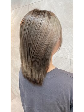 ドゥマン(Demain) 透明感カラー/モノトーン/グレー/大人可愛い