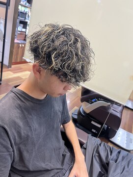 ヘアーサファリ(Hair Safari) スパイラルパーマ & 金メッシュ