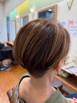 ヘア デザイン ラフィーネ(hair design raffine)の写真/人気の白髪ぼかしハイライトで大人の上品さを演出◎気になる白髪は『隠す』から『魅せる』グレイカラーに♪