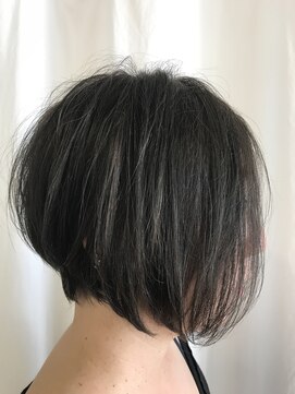 ヘアワークスルシア(HAIR WORKS LUCIA) 前上がりレイヤーボブ