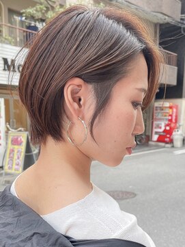 ロータス(Lotus) 耳かけ束感ベージュ前下がりくびれショートボブ担当カタダ堀江