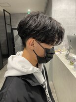 アンダーバーホワイト(_WHITE)&nbsp;短め前下がりセンターパート