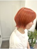 20代30代鮮やかオレンジカラーショートカット