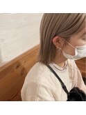 ハイトーンベージュ+切りっぱなしボブ