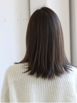 ソル(SOL)の写真/肌や髪に優しい天然染料の“ハナヘナ”に負担をかけることなく染められます◎自然なうるツヤ髪へ！
