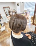 ハイライトカラー、ショートボブ