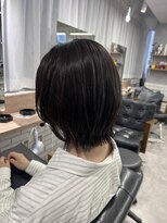 モク(mok)&nbsp;毛量が多くても大丈夫！くびれレイヤーボブ