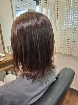 レシェル 岐阜(RECIEL) 外はねボブ×イヤリングカラー